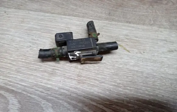Volvo S60 Vacuum valve 72224011 30670448