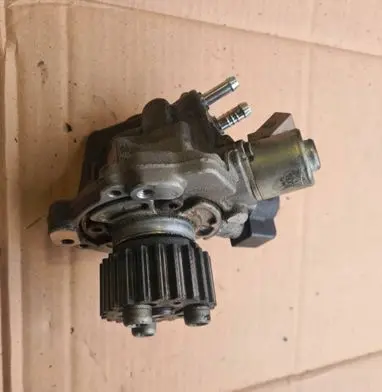 Skoda Fabia Mk2 (5J) Fuel injection high pressure pump 03P130755