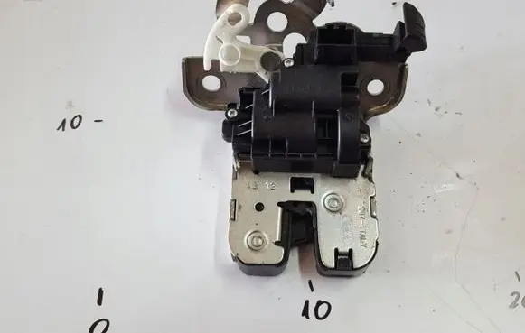 Audi A1 Tailgate/trunk/boot lock/catch/latch 8R0827505