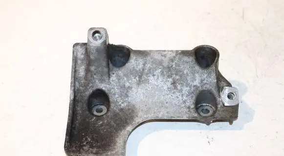 BMW 3 E90 E91 A/C compressor mount bracket 7505980