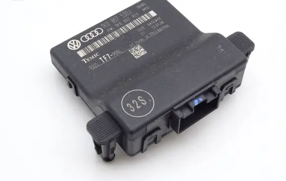 Audi A3 S3 8P Gateway control module 1K0907530J