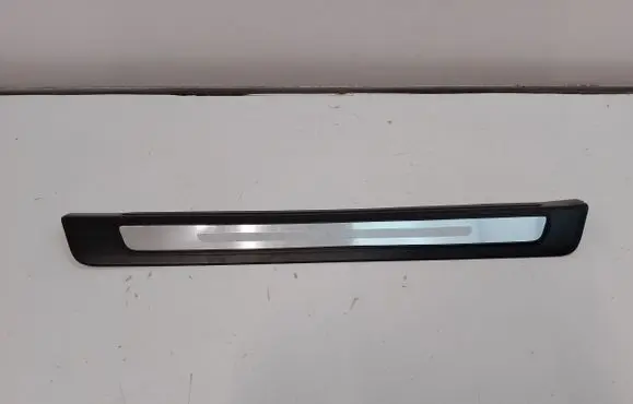 Front sill trim cover