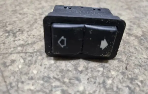 BMW 5 E39 Electric window control switch 8368974