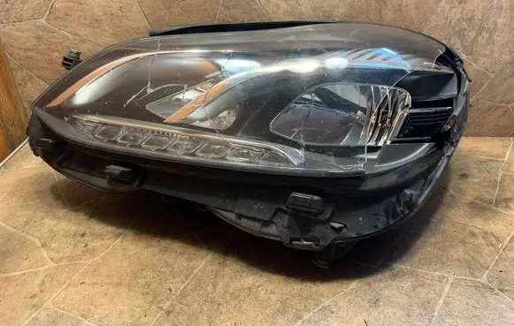 Mercedes-Benz E W212 Headlight/headlamp A2128204739