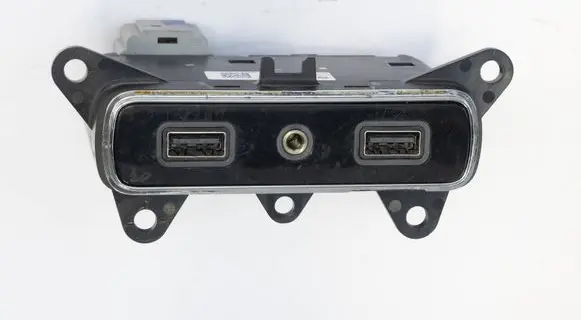 Jeep Grand Cherokee USB socket connector 68323663AD P68323663AD