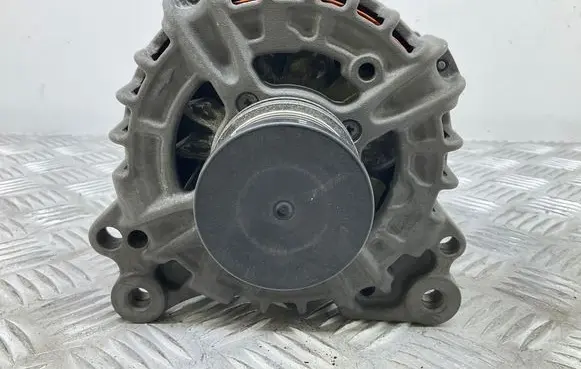 Volkswagen Golf VII Generator/alternator 03L903023K