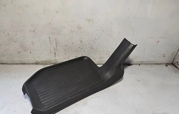 Mitsubishi Pajero Rear sill trim cover MR402153 MR402155