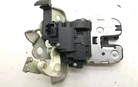 Audi A4 S4 B8 8K Tailgate/trunk/boot lock/catch/latch 8K9827505
