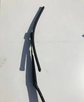 Volkswagen Beetle A5 Front wiper blade arm 1E1955409