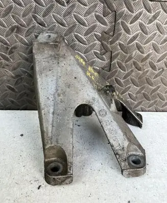 Audi A4 S4 B6 8E 8H Engine mounting bracket 8E0199307F