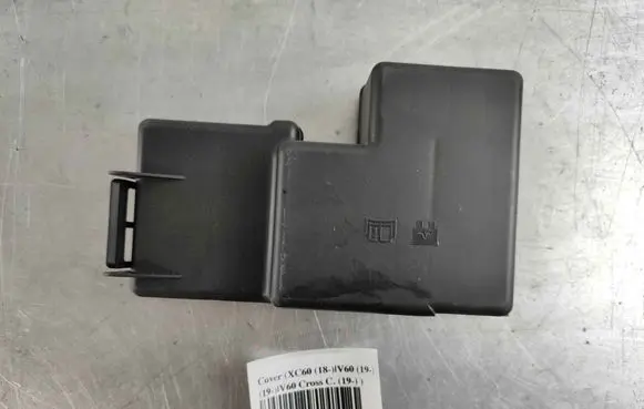 Volvo XC60 Fuse box cover 31676133