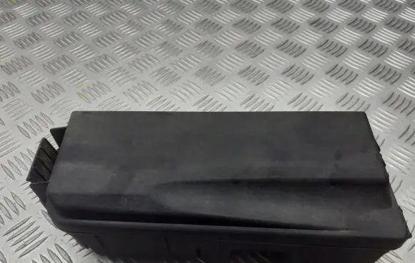 Opel Vectra C Fuse box cover 13241892