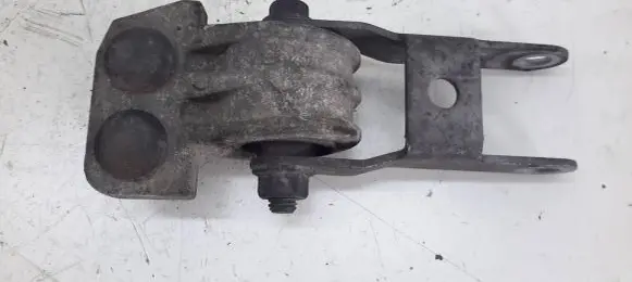 Engine mount bracket