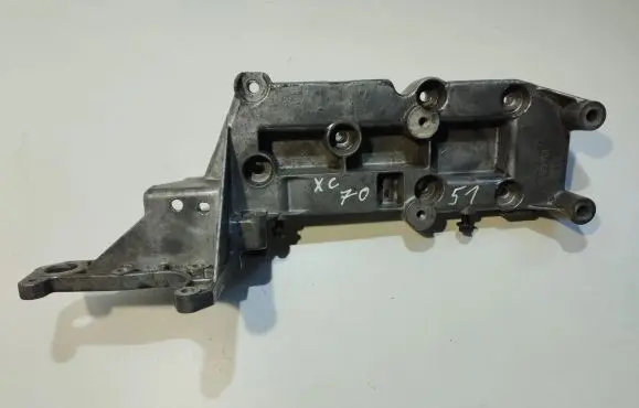 Volvo XC70 Generator/alternator bracket 30757068