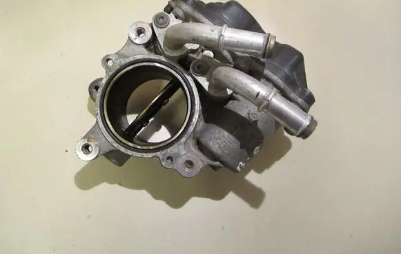 Volkswagen PASSAT B8 Electric throttle body valve 04L128059AA