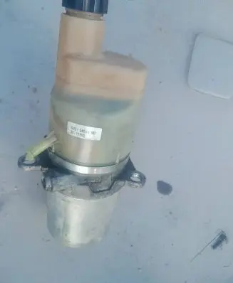 Volvo S40 Power steering pump 30741955 5N513K514AD