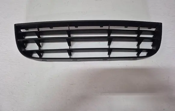 Volkswagen Polo IV 9N3 Front bumper lower grill 6Q0853677B