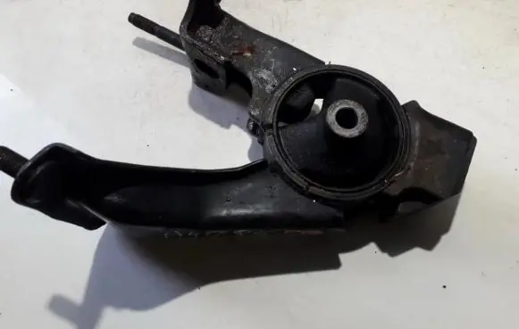 Toyota Corolla Verso AR10 Engine mount bracket av72531 av-72531