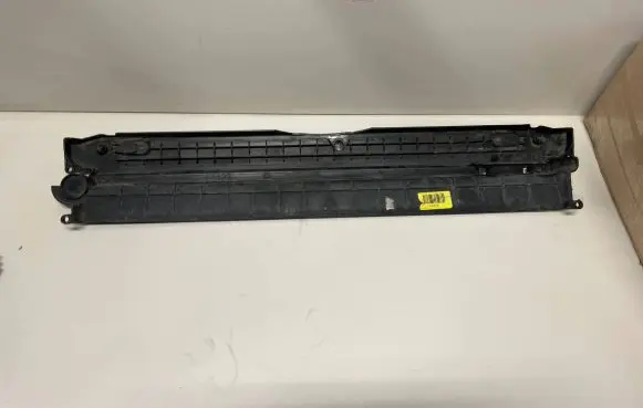 BMW 5 E60 E61 Radiator trim 7801002