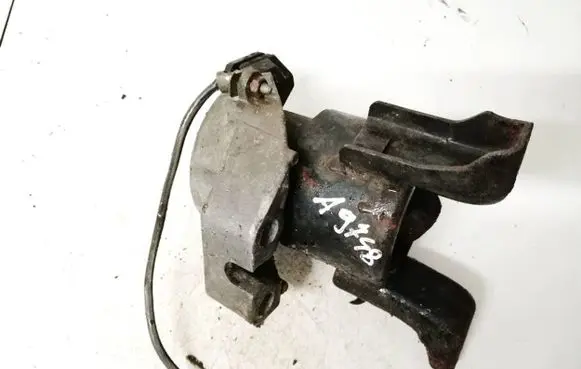 Engine mount bracket
