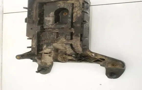 Volkswagen PASSAT B6 Battery box tray 1K0915333C