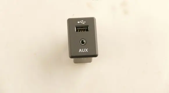 Nissan X-Trail T32 AUX in-socket connector 795405004
