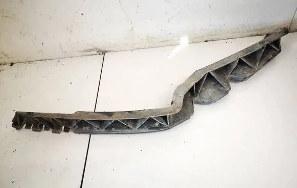Front bumper mounting bracket