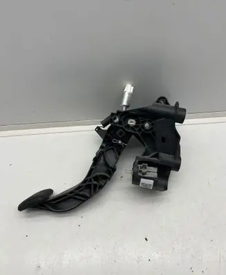 Toyota Yaris XP210 Clutch pedal 14017241 210407 049503
