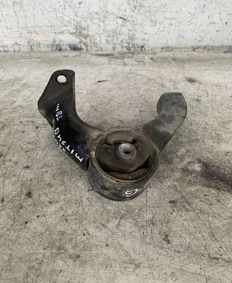 Mitsubishi ASX Engine mount bracket