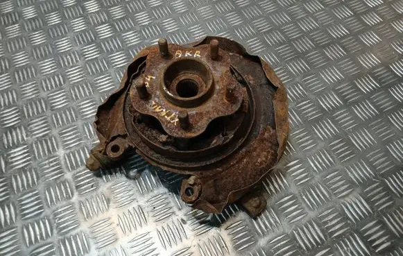 Nissan X-Trail T30 Rear wheel hub spindle/knuckle 
