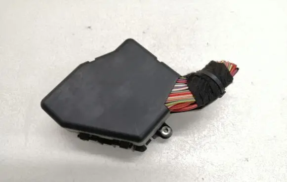 Audi A6 S6 C5 4B Fuse module AUQA052062 8D1941824