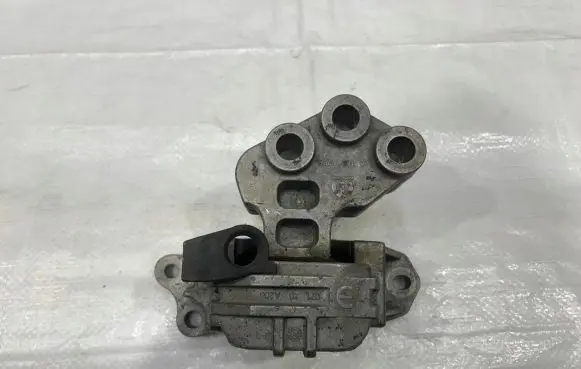 Fiat 500X Gearbox mounting bracket 52034017