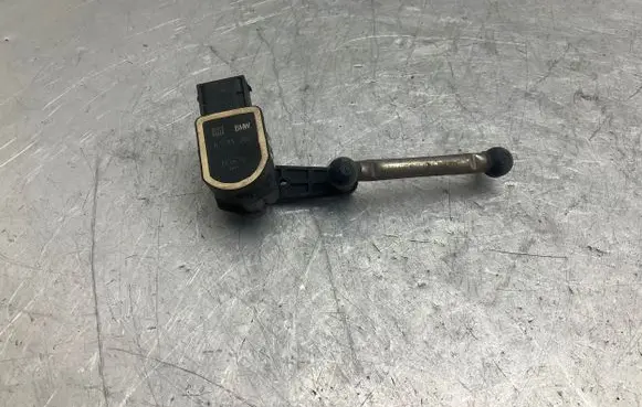 Headlight/headlamp level sensor
