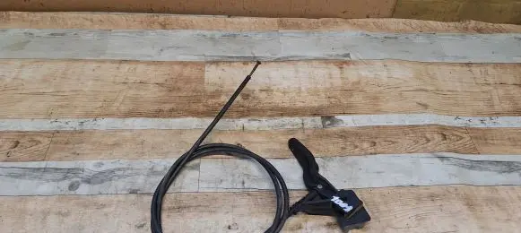 Engine bonnet (hood) release handle