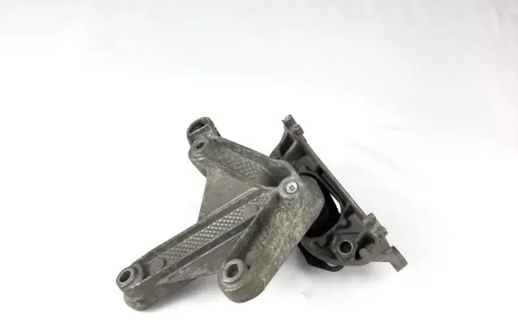 Renault Scenic II - Grand scenic II Gearbox mounting bracket 8200043084