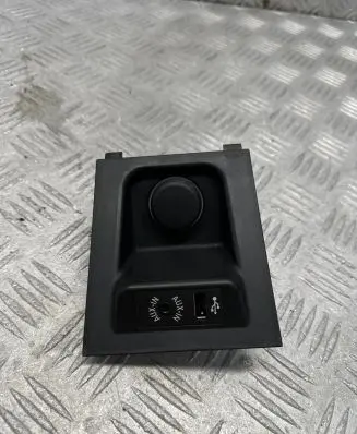 BMW X5 F15 USB socket connector 9390526