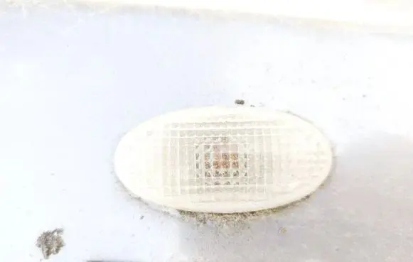 Suzuki SX4 Front fender indicator light