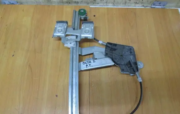 Skoda Octavia Mk1 (1U) Rear door window regulator with motor