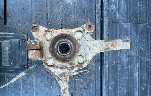 Mitsubishi Grandis Front wheel hub spindle knuckle