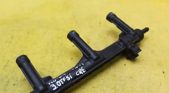 Audi A8 S8 D4 4H Fuel main line pipe 06E133681L