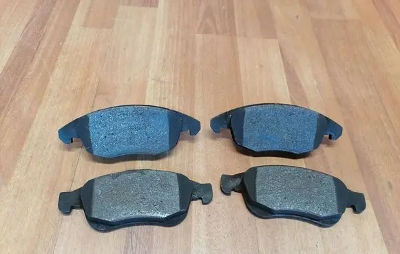 Citroen C4 Grand Picasso Brake pads (front) GDB1690 425425 1647862480