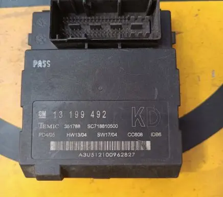 Opel Vectra C Central body control module 13199492