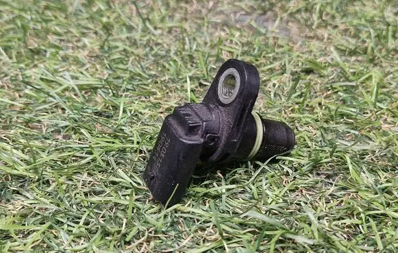 Volkswagen Jetta VI Camshaft position sensor 04C907601A