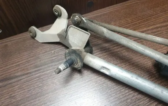 Nissan Primera Front wiper linkage and motor 28810AU310