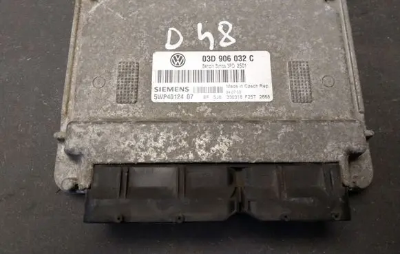 Skoda Fabia Mk1 (6Y) Engine control unit/module 03D906032C 5WP4012407