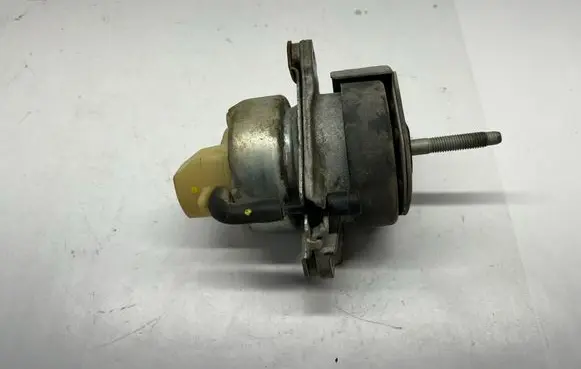 Engine mount bracket