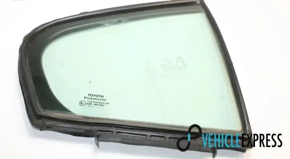 Toyota Avensis T270 Rear vent window glass 43R001583