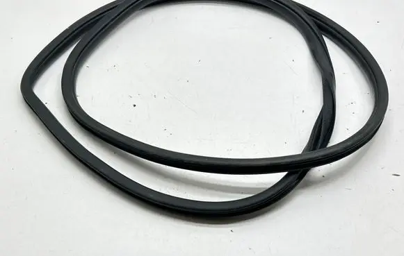 Dodge Durango III Front door rubber seal 