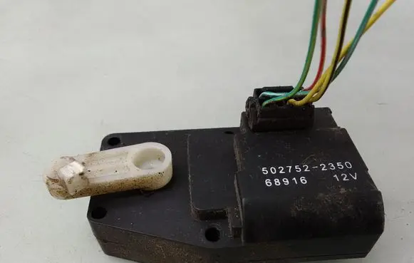 Subaru Forester SG Air flap motor/actuator 5027522350