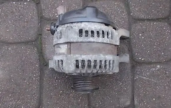 KIA Sportage Generator/alternator 37300-2F200